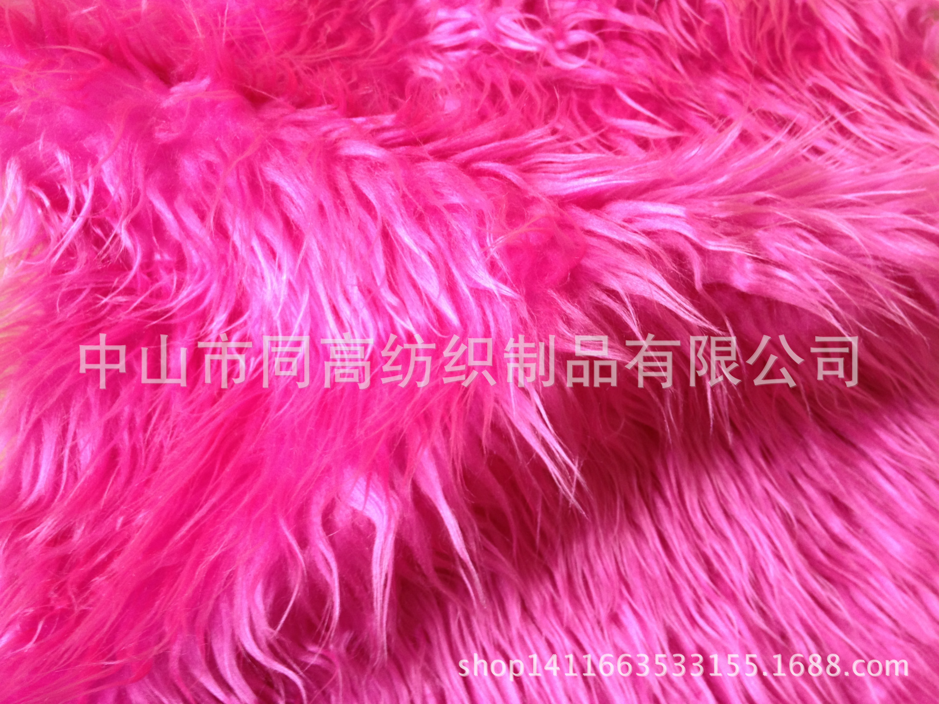 生产批发柔软腈纶海虎毛落水滚束毛绒布用途广泛