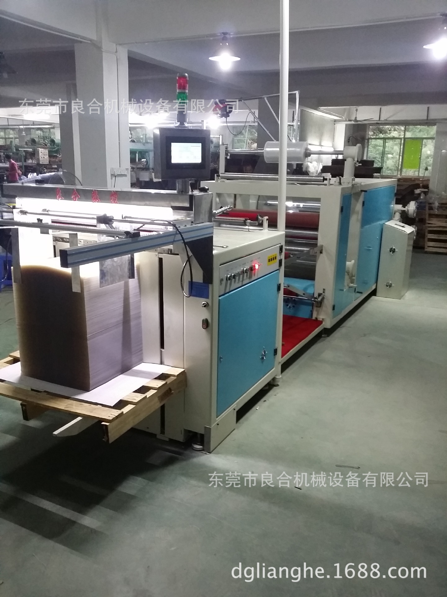 供应【透明PET塑料片双面电晕整平机】集双杆上料、自动码料