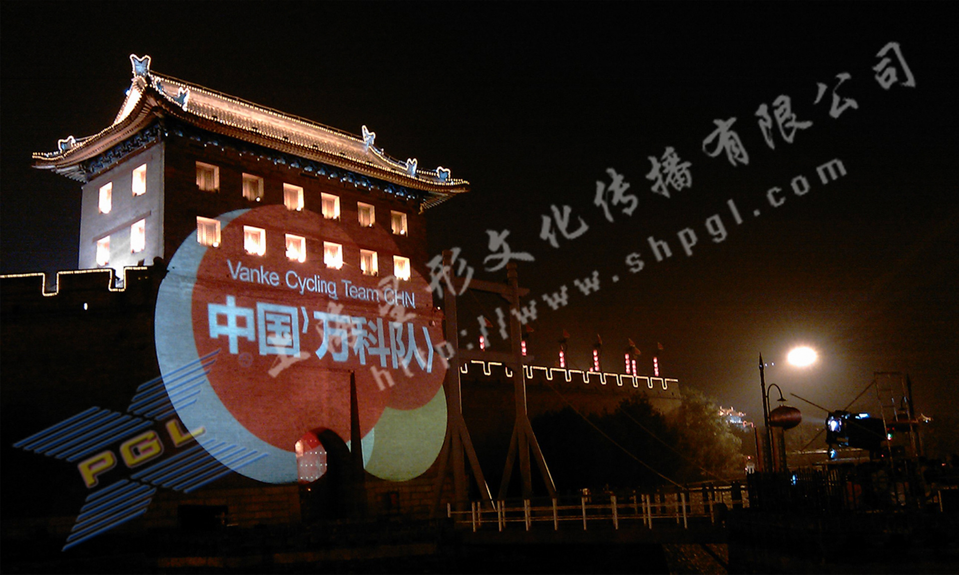 巨幅广告制作、高清影像投影机应用诚招募全国代理