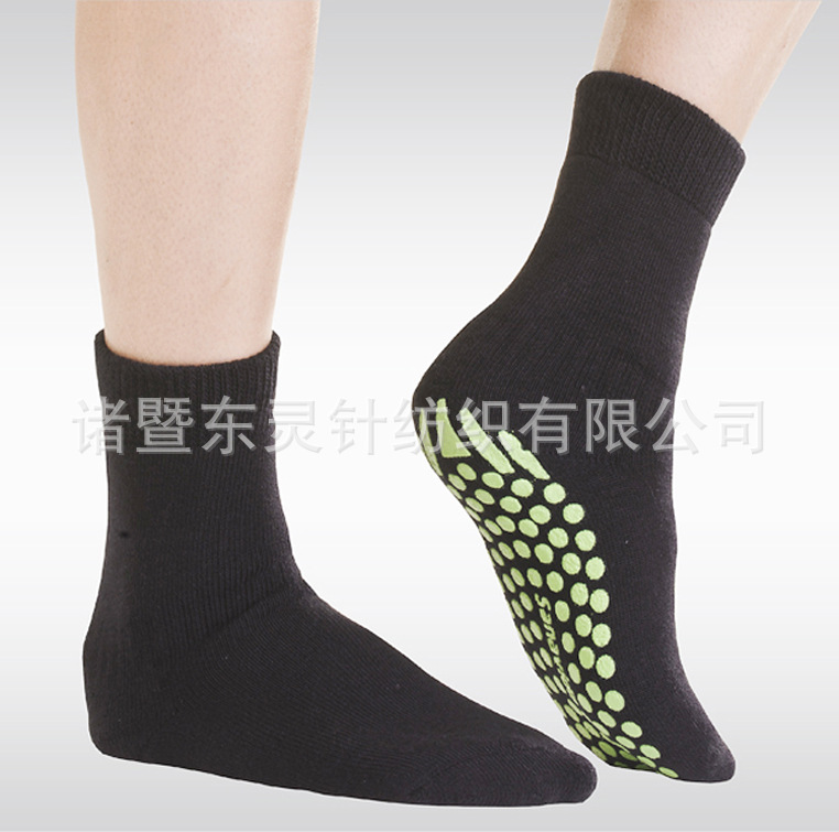 Manufacturer's adult dispensing Trampoline yoga socks playground non-slip breathable sports socks
