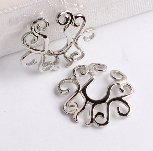 Silver pointed spike labret stud material detail