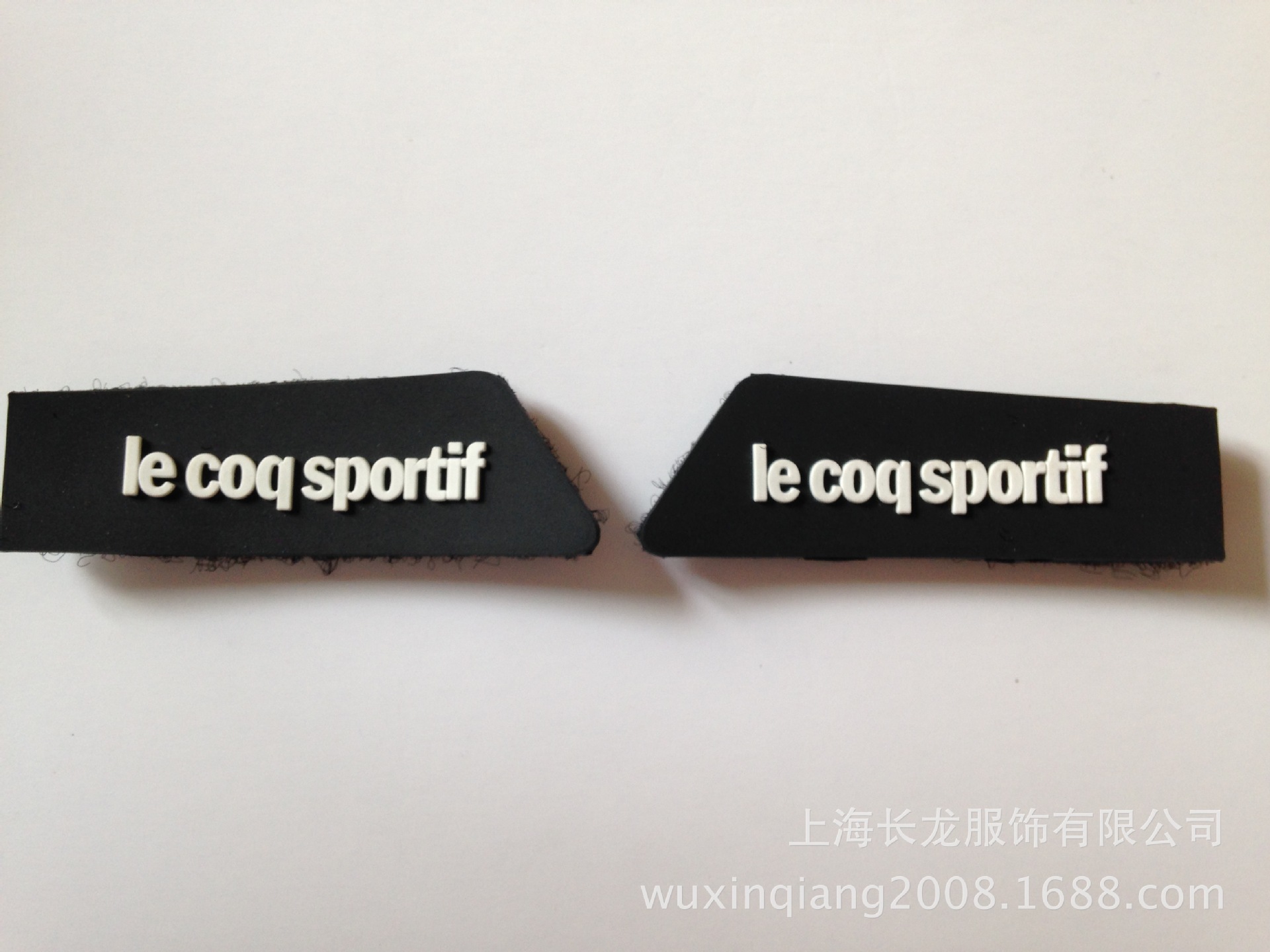 厂家供应公鸡滴塑魔术贴扎带 户外袖袢 服装袖口塑胶防水易拉胶