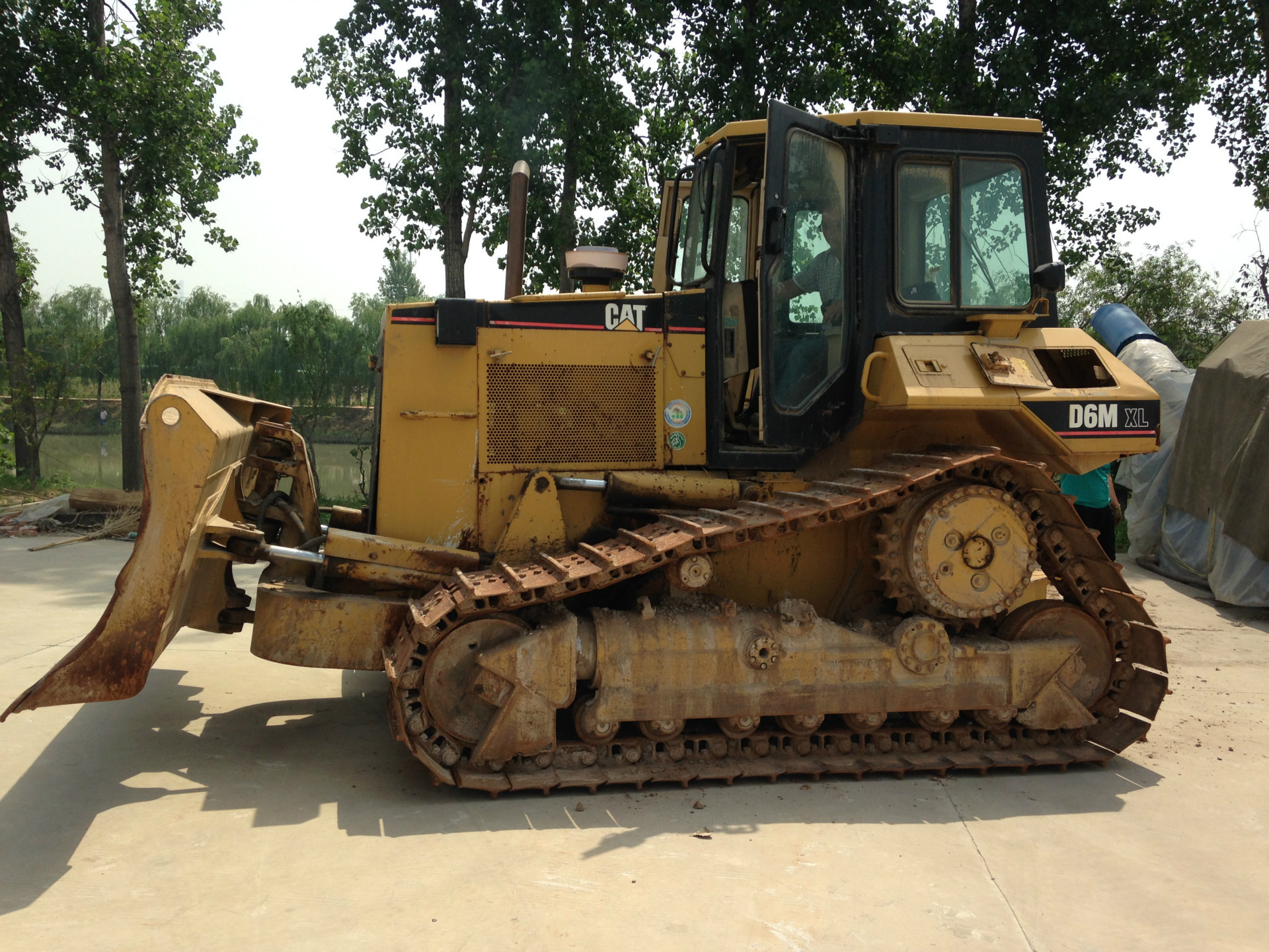 出售卡特D6M推土机CATERPILLAR Bulldozer.先导操作