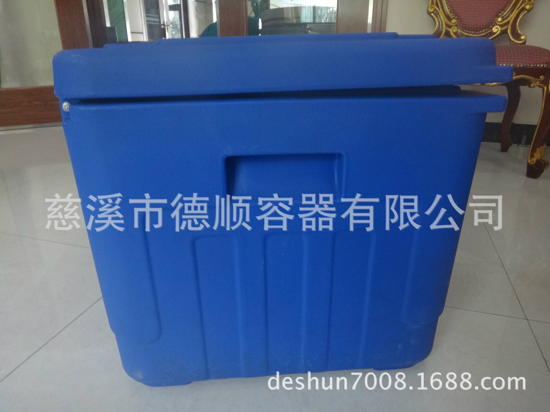 厂家定食品保温箱、保温箱设计、开  模 、加 工、保温箱滚塑设备