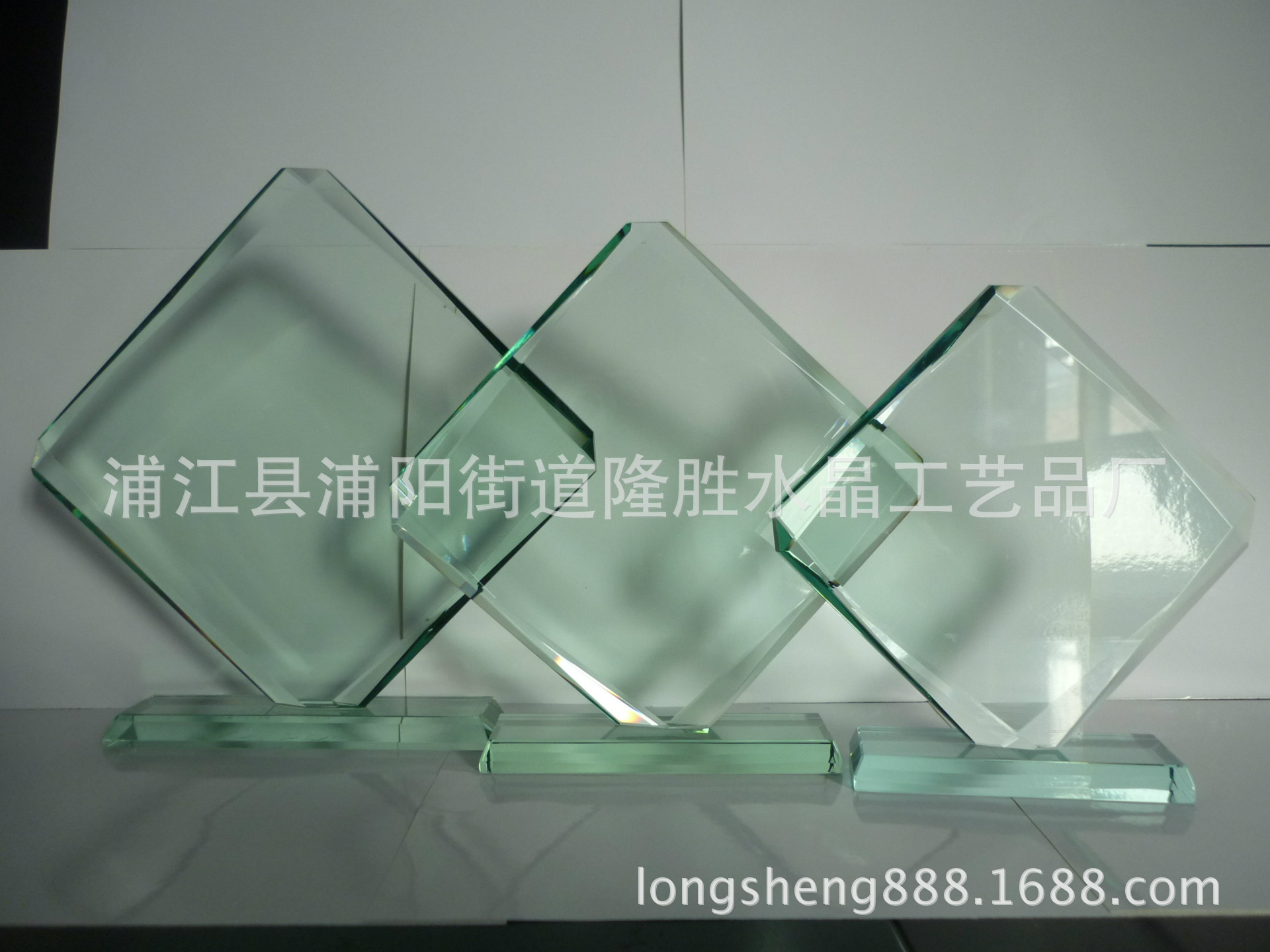 水晶玻璃奖杯奖牌生产商 绿玻璃奖杯定制经销商 喷砂刻字logo批发