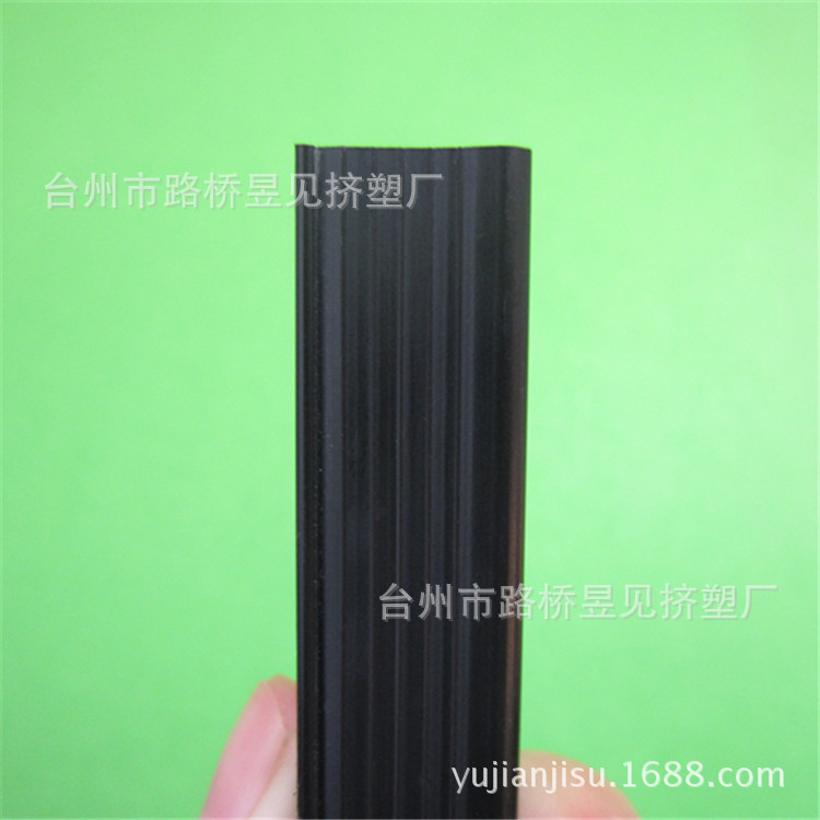 Productos de extrusión de plástico Tubo de plástico de PVC Tubo cuadrado de plástico Tubo de drenaje de PVC Trunking Perfil de PVC extrusión