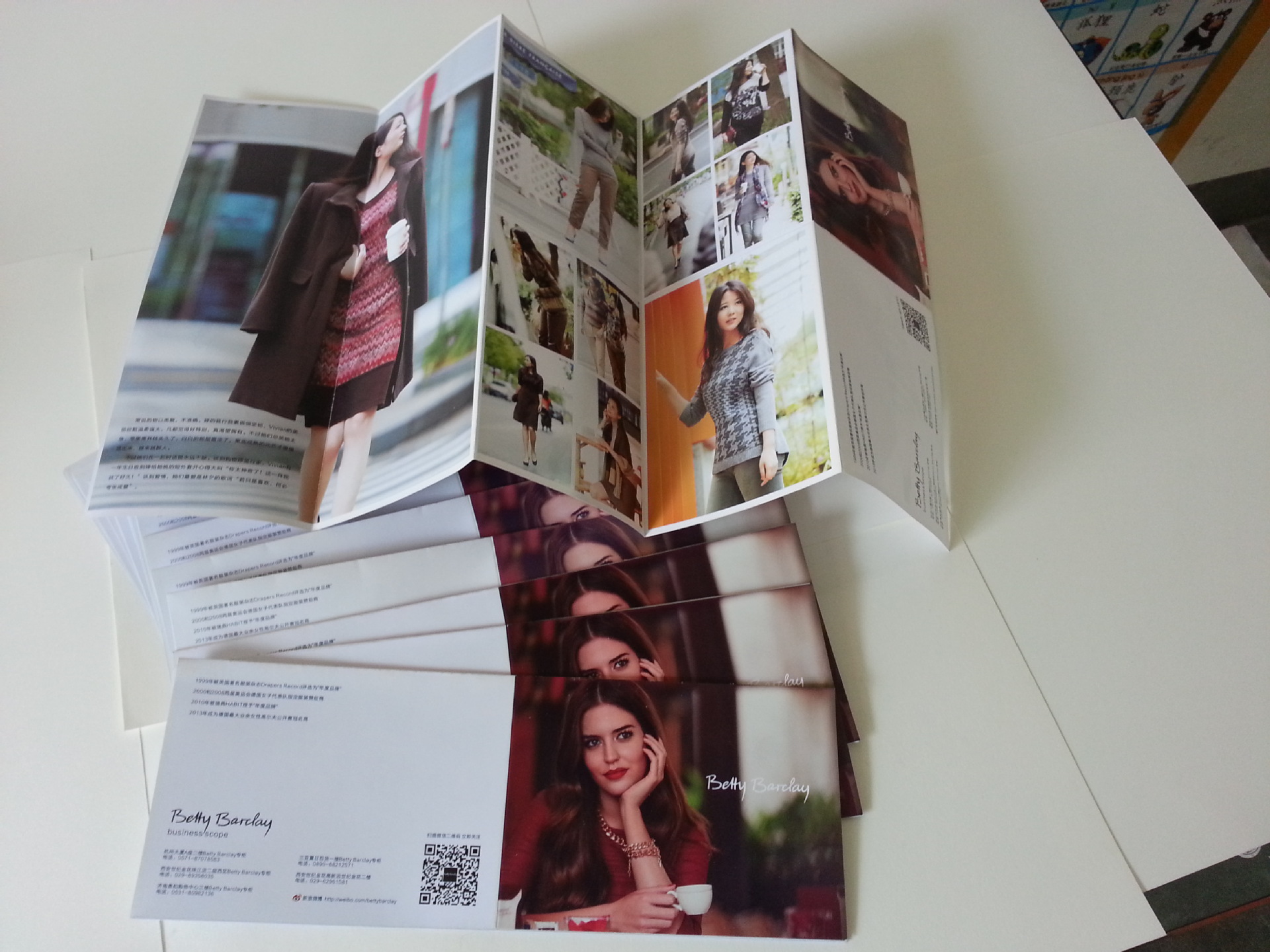 157克铜版纸 外贸服装五折页印刷