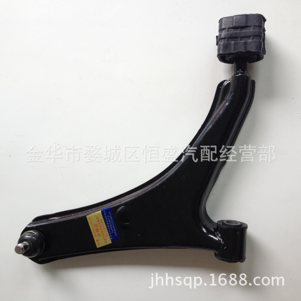 长安铃木羚羊7130/1300下摆臂下悬挂三角臂下托架下支臂分左右|ru