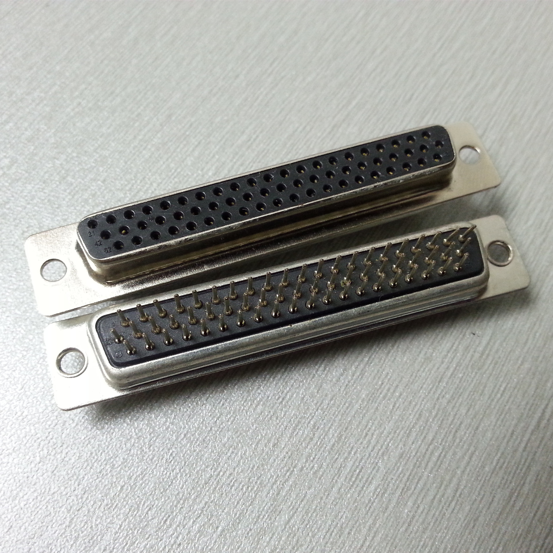 D-SUB62P180度焊板连接器 热卖黑色全金HDP62孔直插母头插座