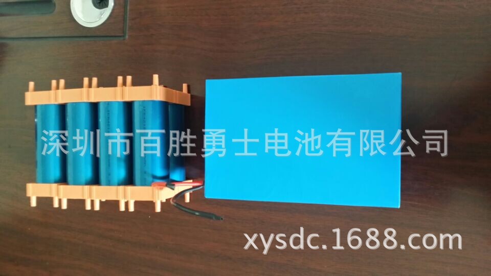 供应百胜勇士品牌太阳能一体化路灯铁锂电池，12.8V33AH锂电池