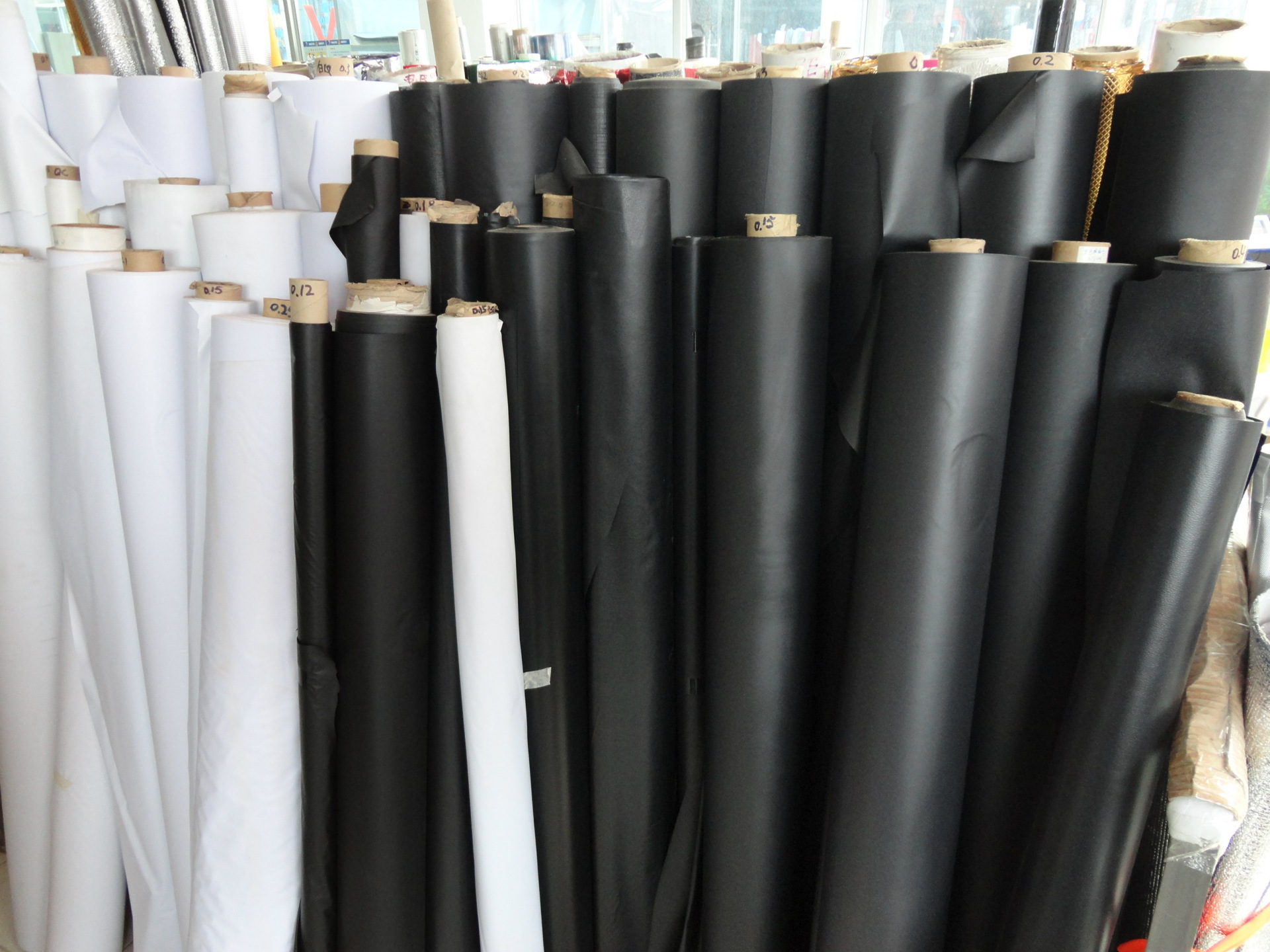 厂家直销PVC膜黑色大布纹压纹膜 黑色透明PVC薄膜-阿里巴巴