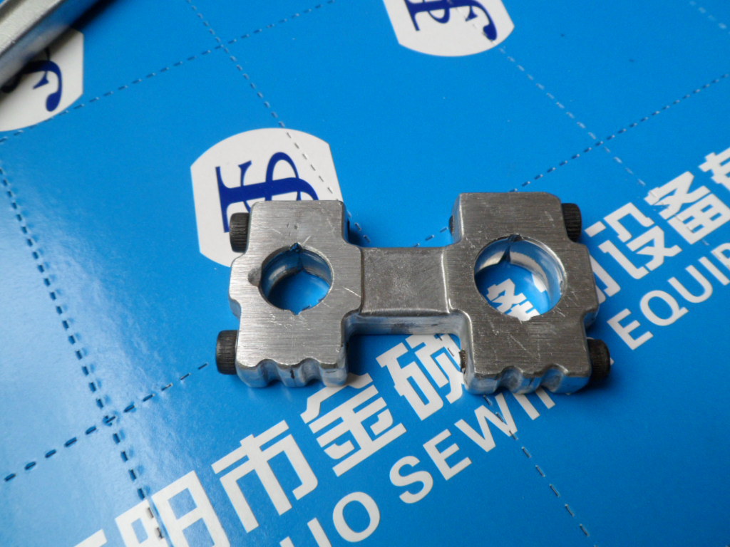 【兄弟MA4-C31包缝机弯针传动连杆】