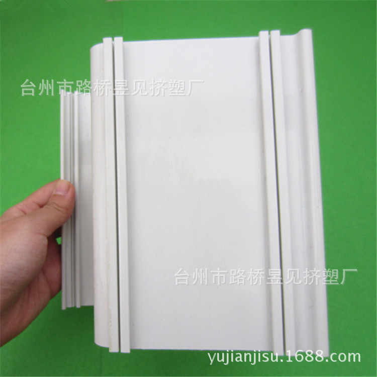 Productos de extrusión de plástico PVC placa de plástico ranura tira de plástico PVC Perfil de procesamiento de extrusión de productos de perfil