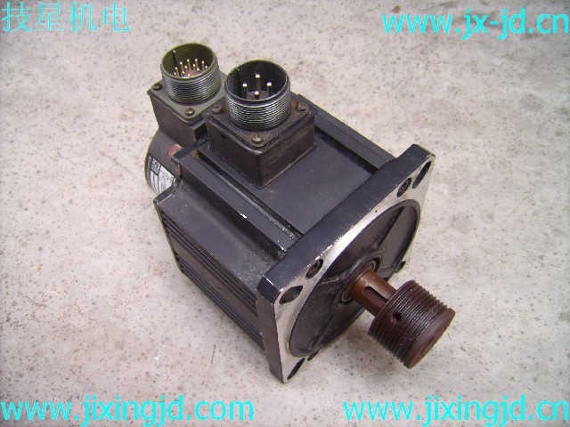 松下伺服电机  八成新  保修三个月  MDMA082A1D