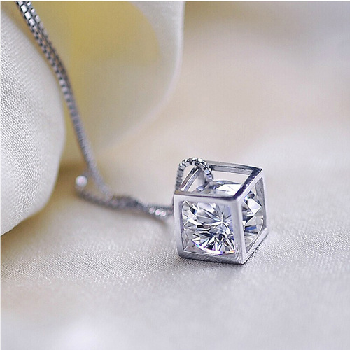 Weihua platinum-plated love cube female pendant female square love window Korean jewelry Korean version female silver-plated necklace