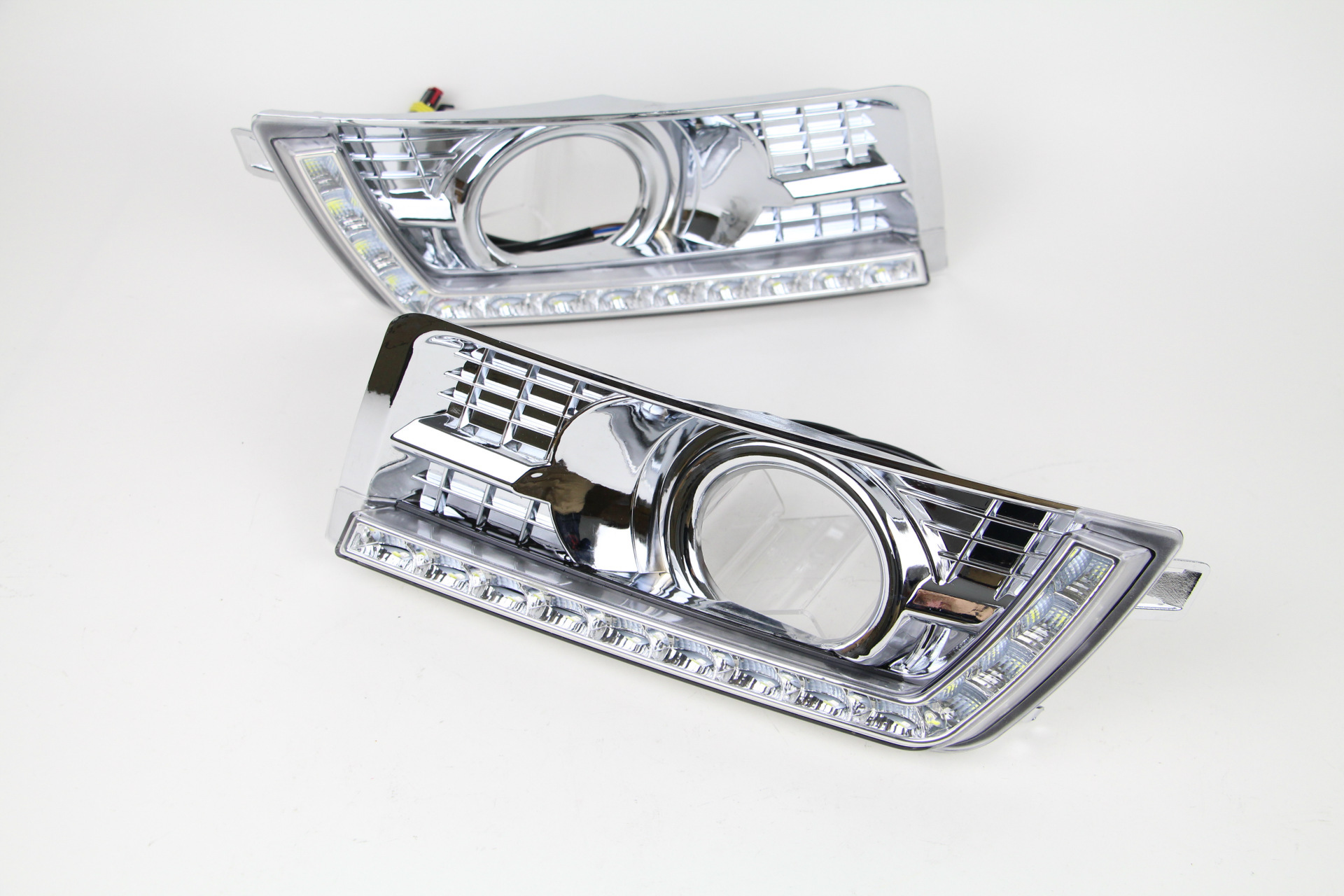 Adecuado para Cadillac SRX especial Luz de marcha diurna LED Luz de marcha diurna instalación original modificada Luz de marcha diurna