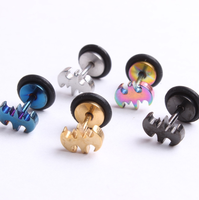 16G labret stud size and finish detail