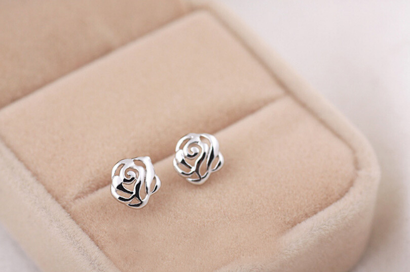 Korean Style Art Rose Pattern Earrings display picture 3