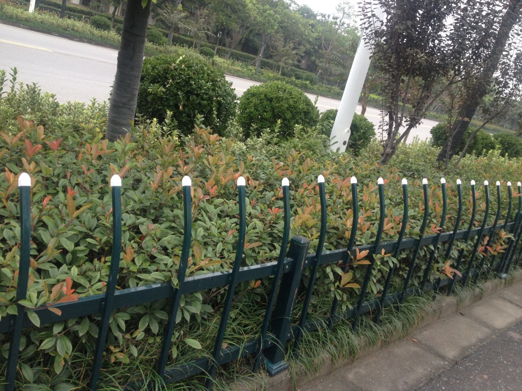 威海护栏厂家生产护栏 锌钢草坪护栏厂家直销 室外交通道路防护栏