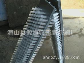 供应pvC尼龙条刷马尾铁皮条刷单排双排条刷钢丝刷
