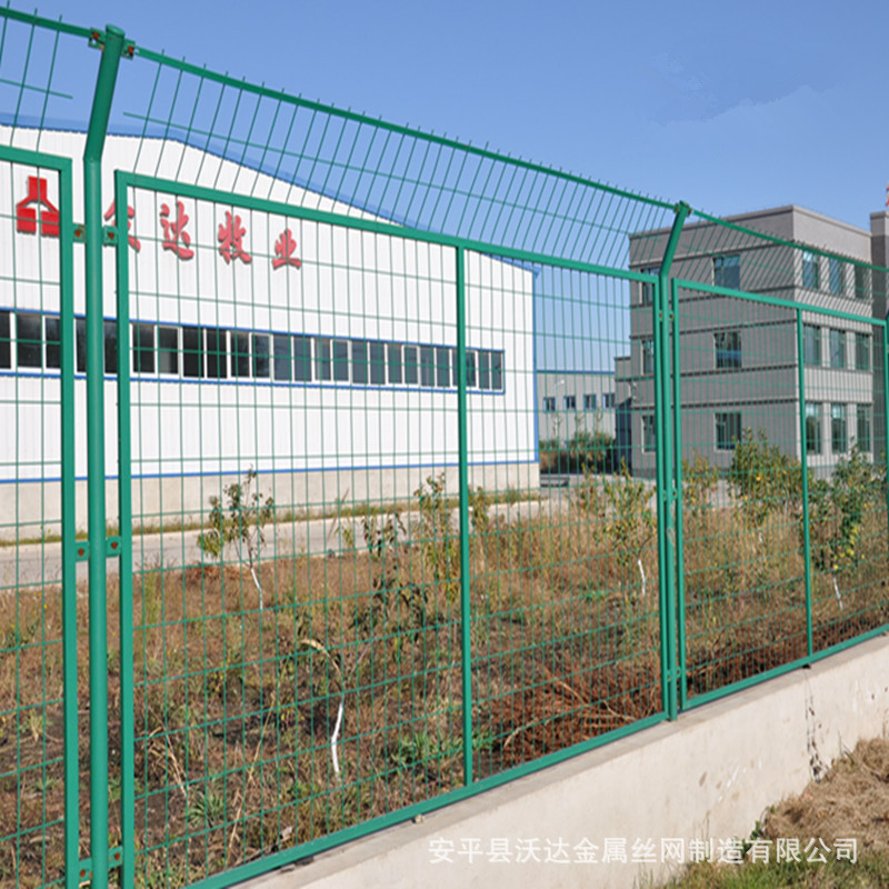 高速路护栏网 隔离网栅栏 框架铁丝网  圈地围网 围墙防护网