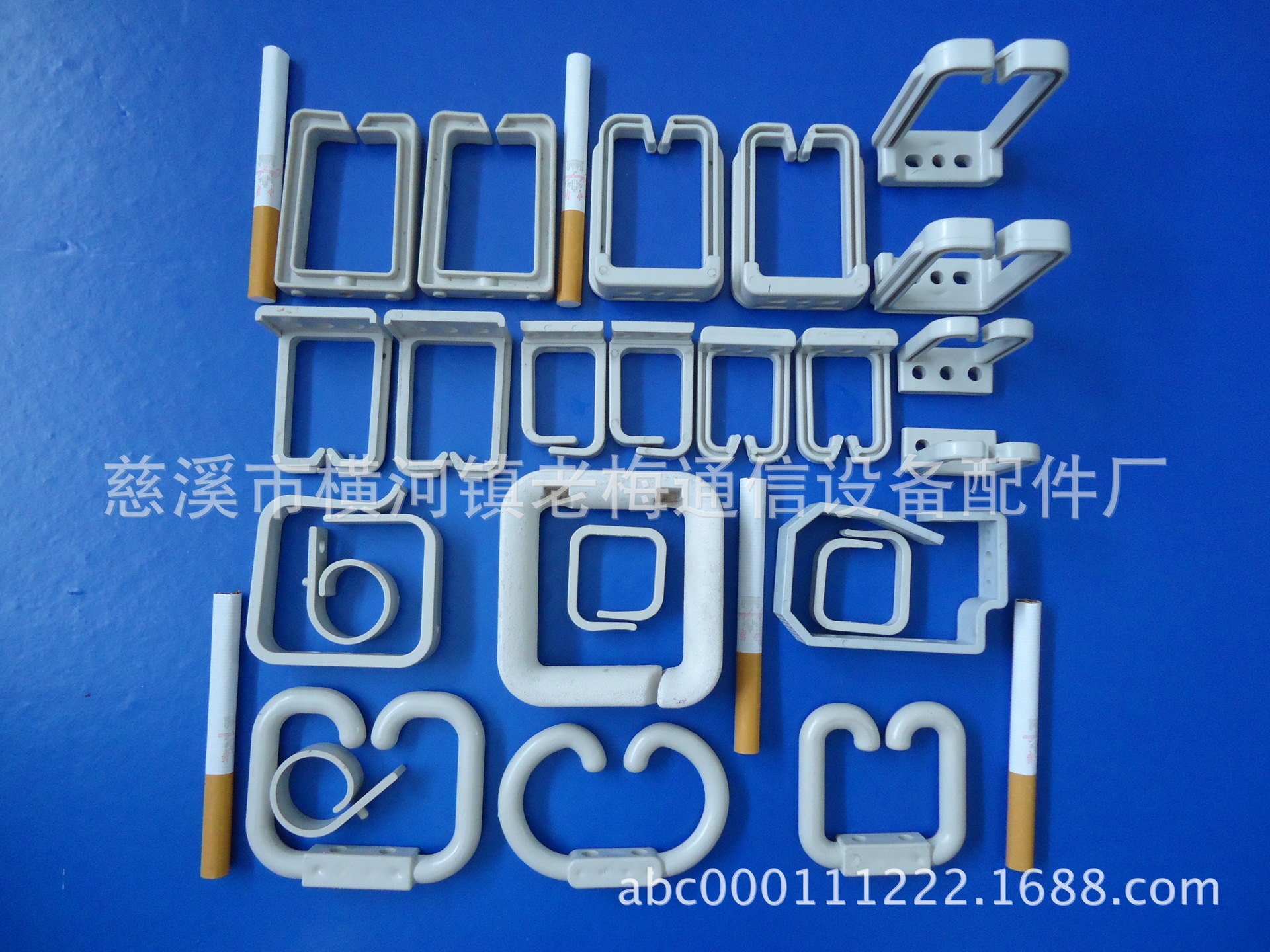 老梅通信塑料小理线环(41*30)、微型光缆一分四分支器