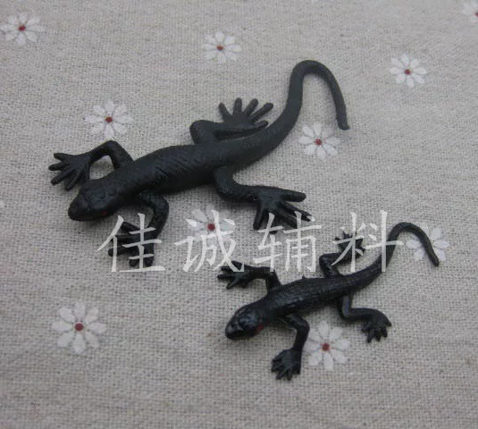 Cross -border plastic simulation black gecko Halloween decorative tidal accessories two size