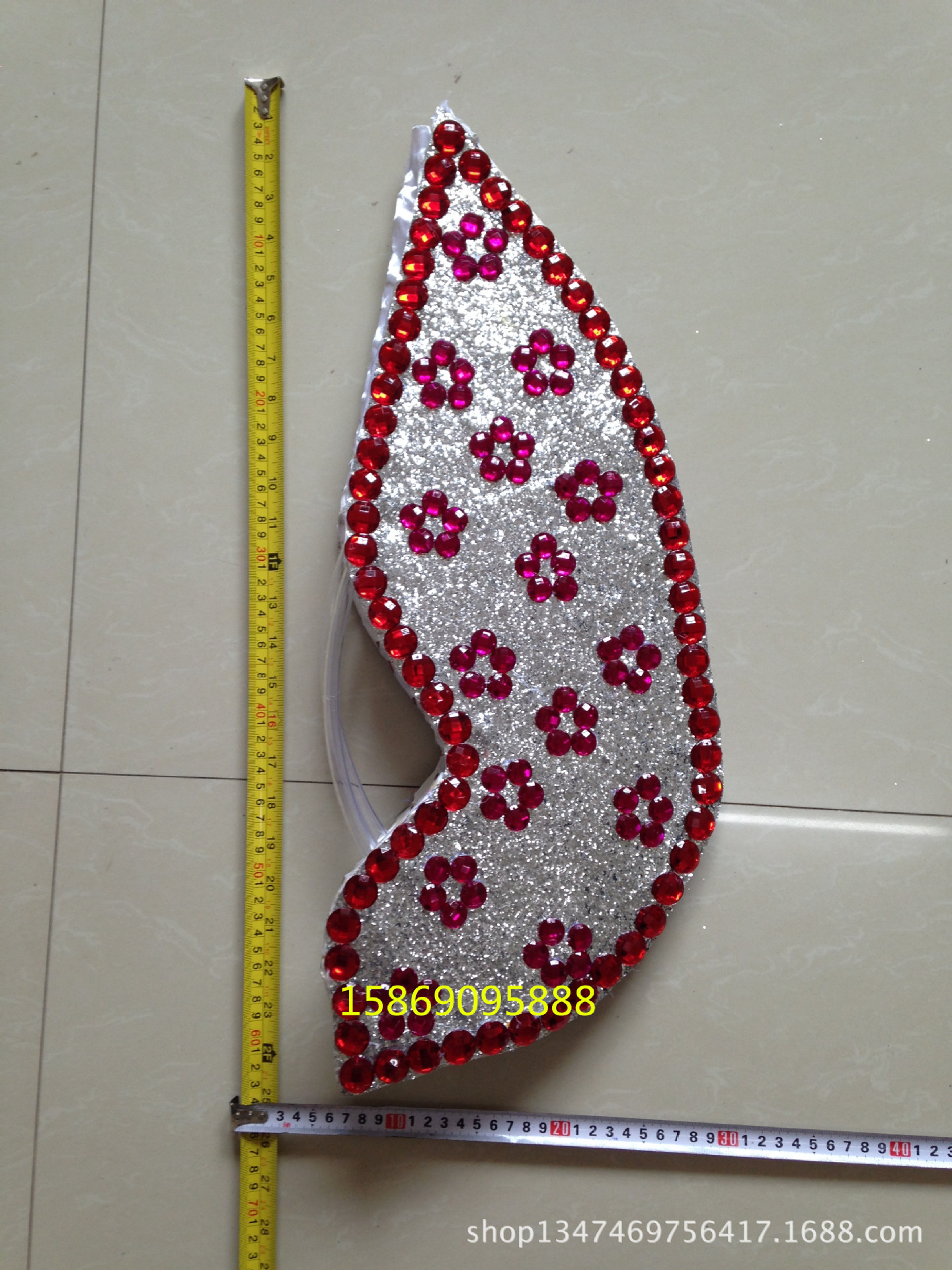 演出羽毛裝飾服裝