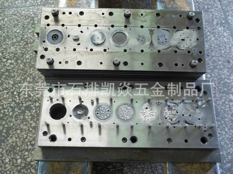 粉底盒連續模 12000