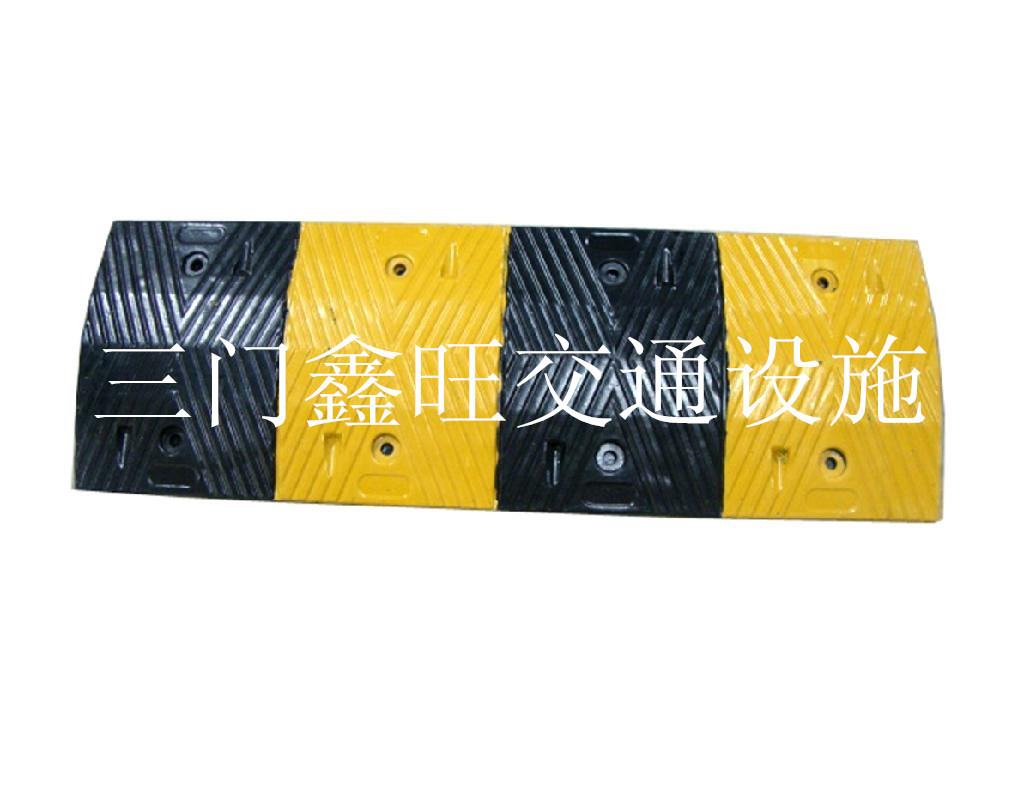 梯形橡胶减速带 汽车减速带交通设施减速板 足厚5CM（承重150吨）