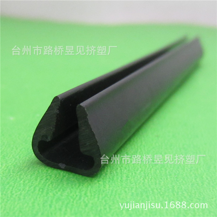 PVC黑色硬条10——三角夹条 (7