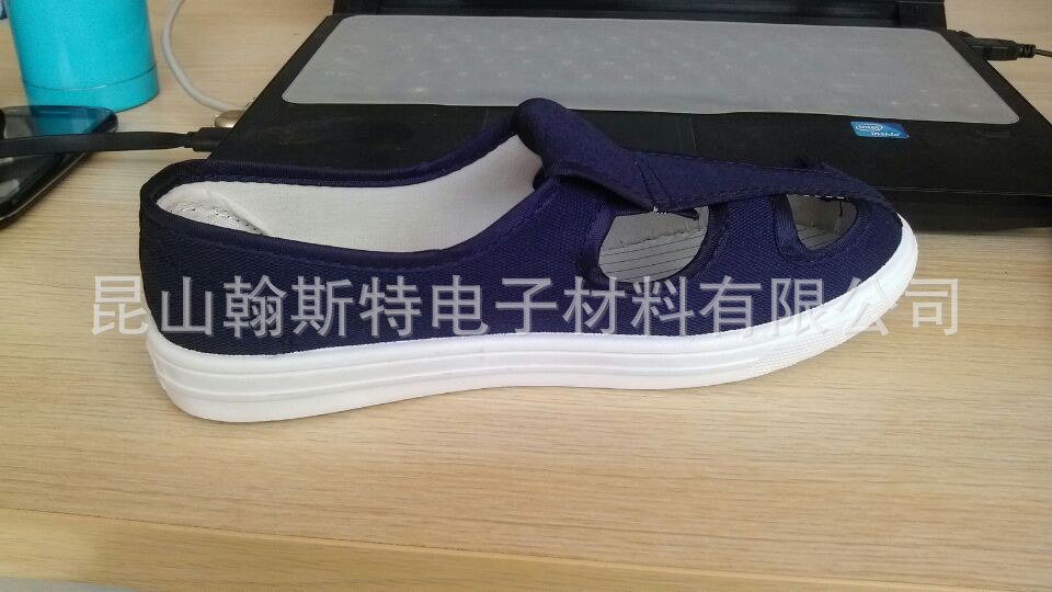 深蓝色帆布四孔鞋