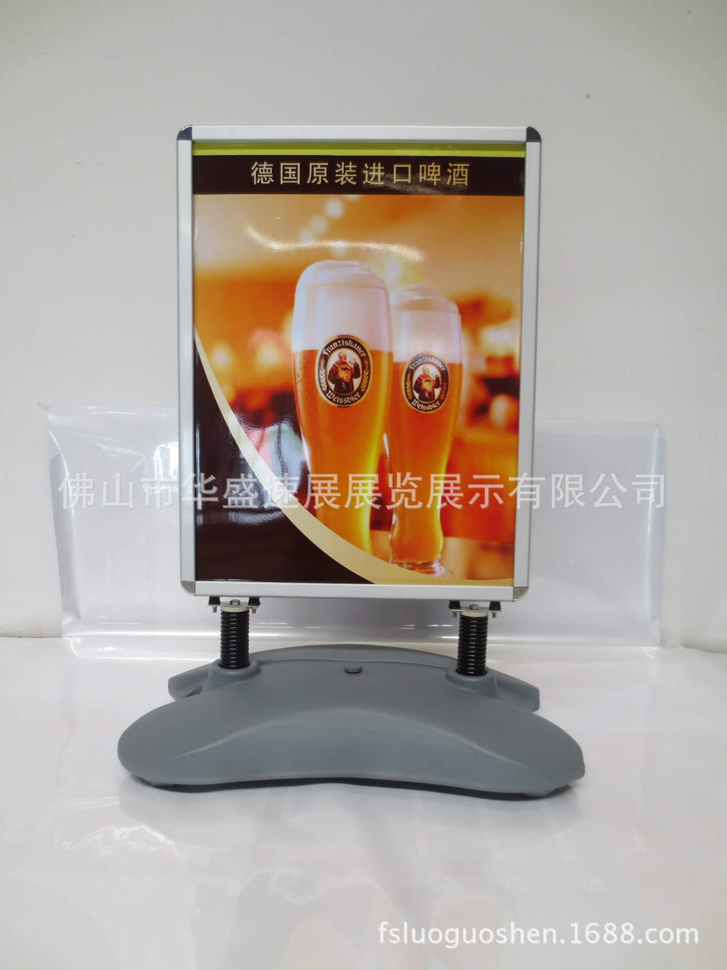 佛山专业生产双面铝合金注水海报架，防风海报架，户外海报架厂家