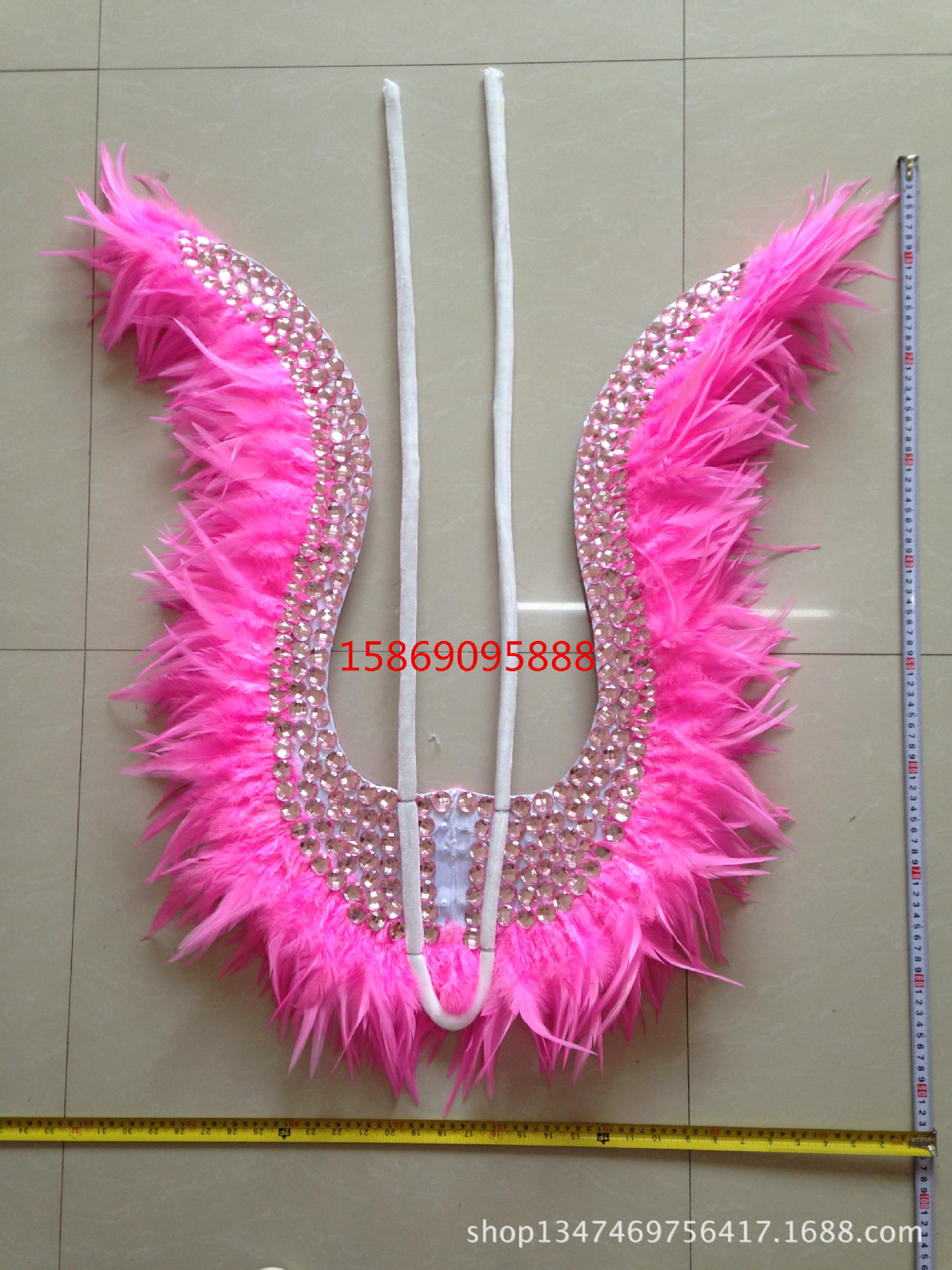 演出羽毛裝飾服裝