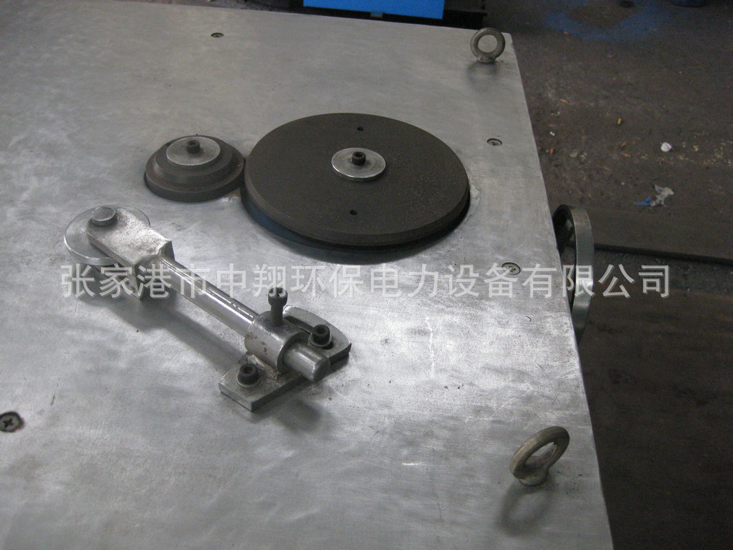 蝦米彎頭機翻邊工位