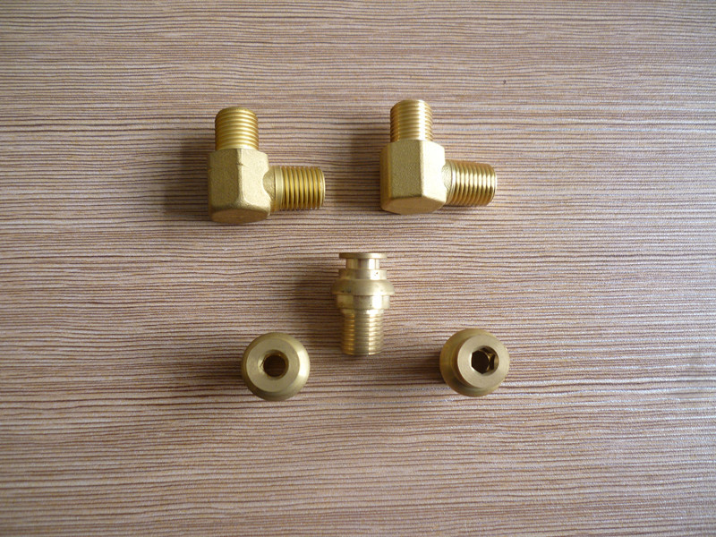 黄铜内丝扩口弯头，1/4'x6MM,3/8"X8MM