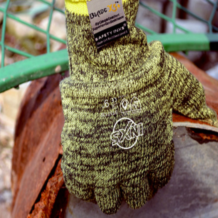 供应赛立特ST57130迷彩色防阻燃耐高温防切割耐磨中量型防护手套