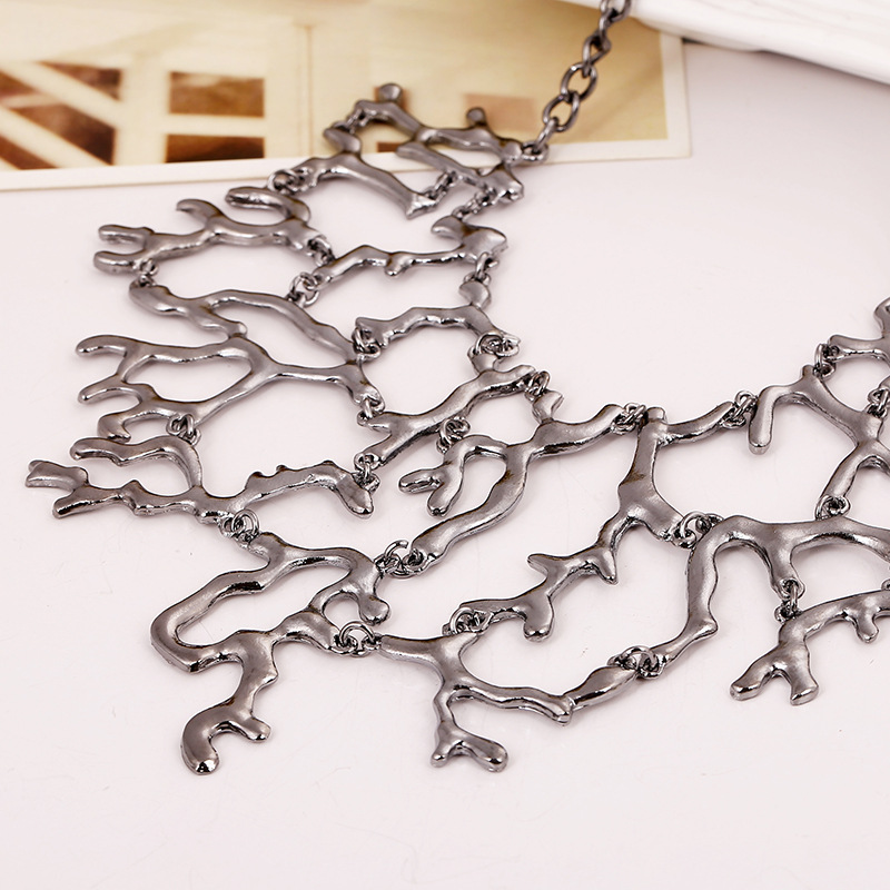Necklace Classification 1 Piece Quantity Banquet Occasion Alloy Material Retro Exaggerated Maximalism Coral Alloy Statement Necklaces Wholesale