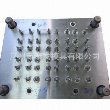 injection mold (20)