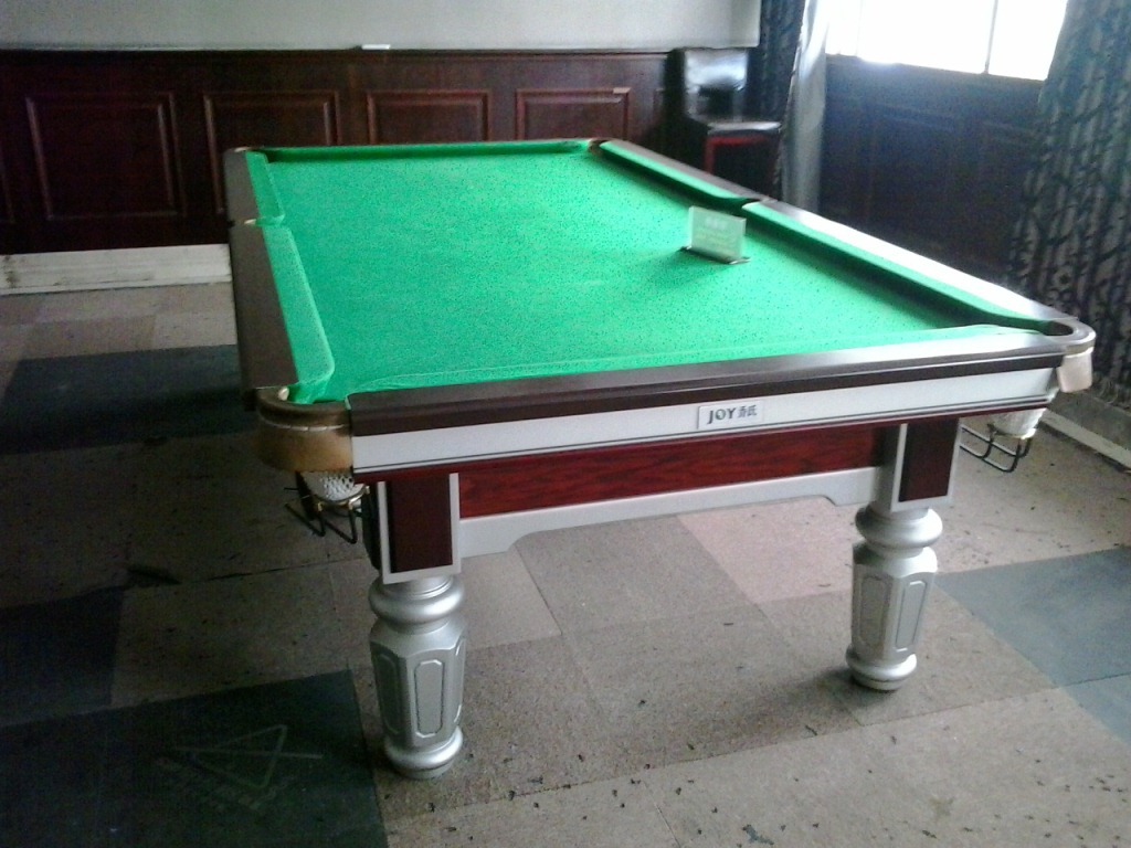 Второй рукой на столовой секунду в руках бильярда Циао цена с второй рукой Столовый шарик Цяо продает бильярдные бильярдные.