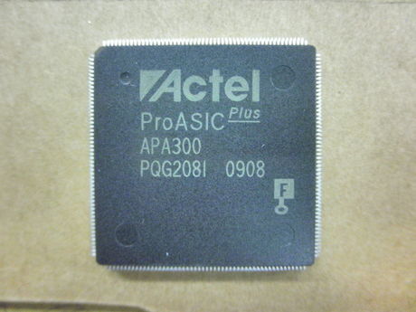 APA300-PQG208I  原装正品 保质量 7天包退换