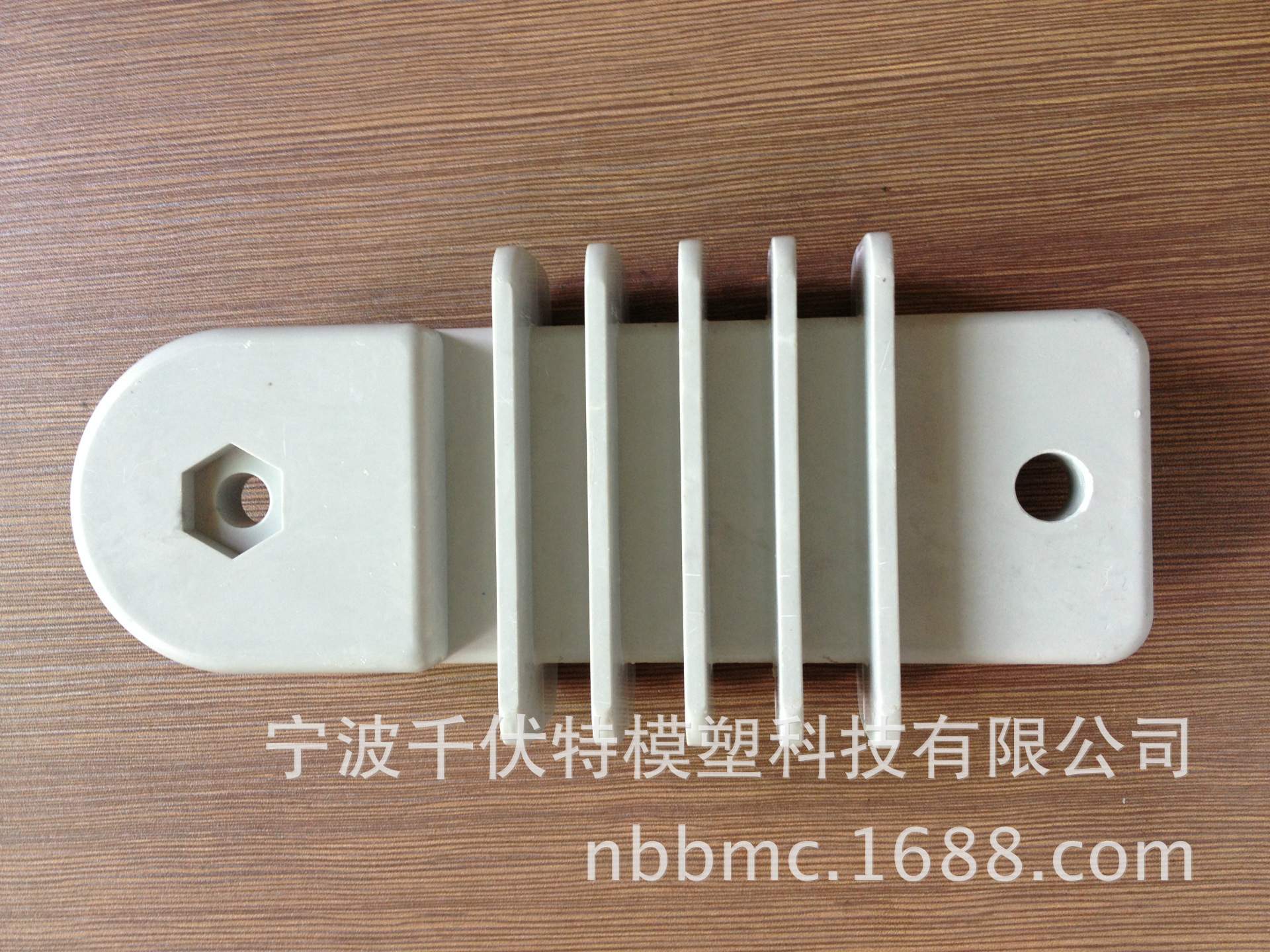 专业厂家提供避雷器托架