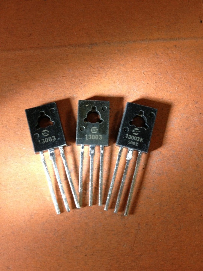 专营三极管批发拆机大芯片13003仪器测试 质量稳定TO-126