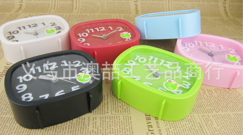 高档精美时尚静音闹钟 多种时尚色