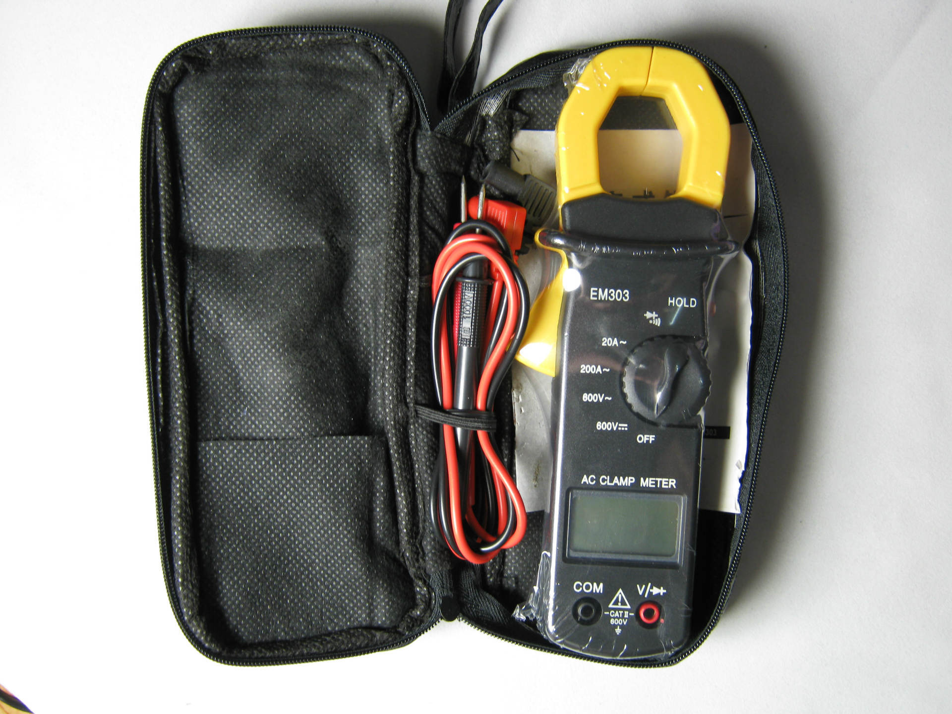 低价供应高精度数字钳形表EM303