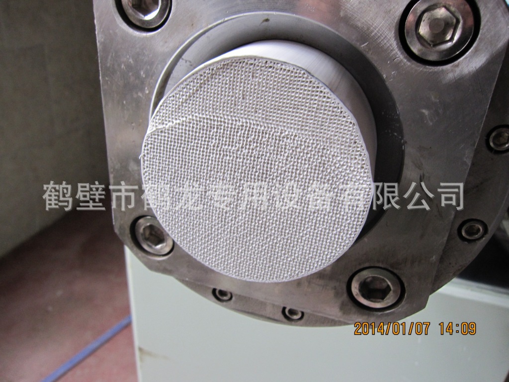 100蜂窩陶瓷連續擠出