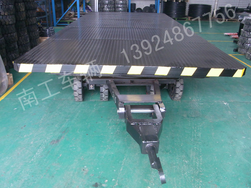 8吨叉车牵引车牵引平板拖车 实心轮胎平板车