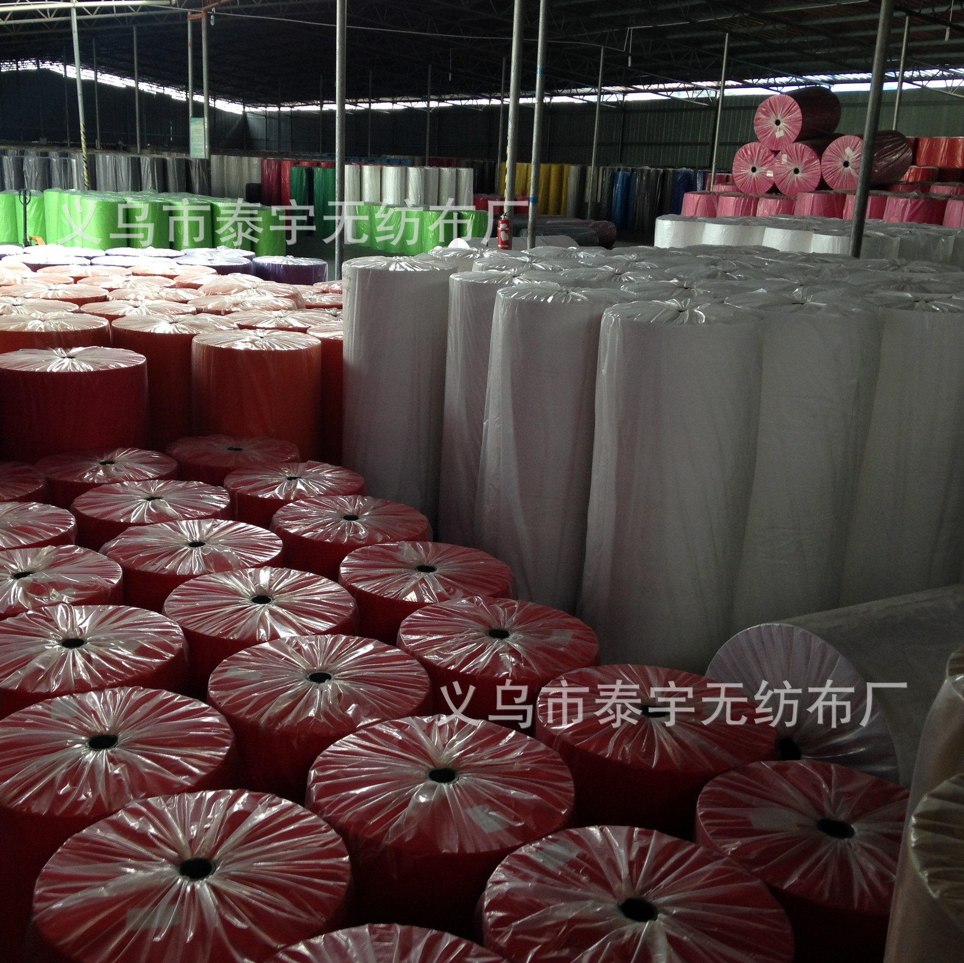 厂家销售 PP纺粘热轧无纺布 箱包套无纺布 咖啡色现货 1.6米门幅