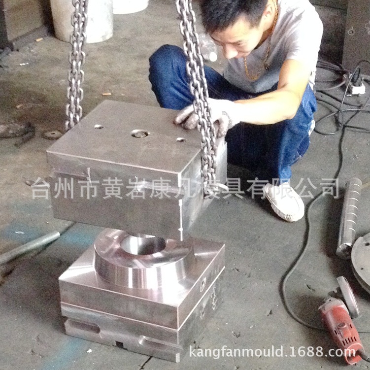 注射成型模具，1L食品罐子模具，新款塑料包装容器开模具图片