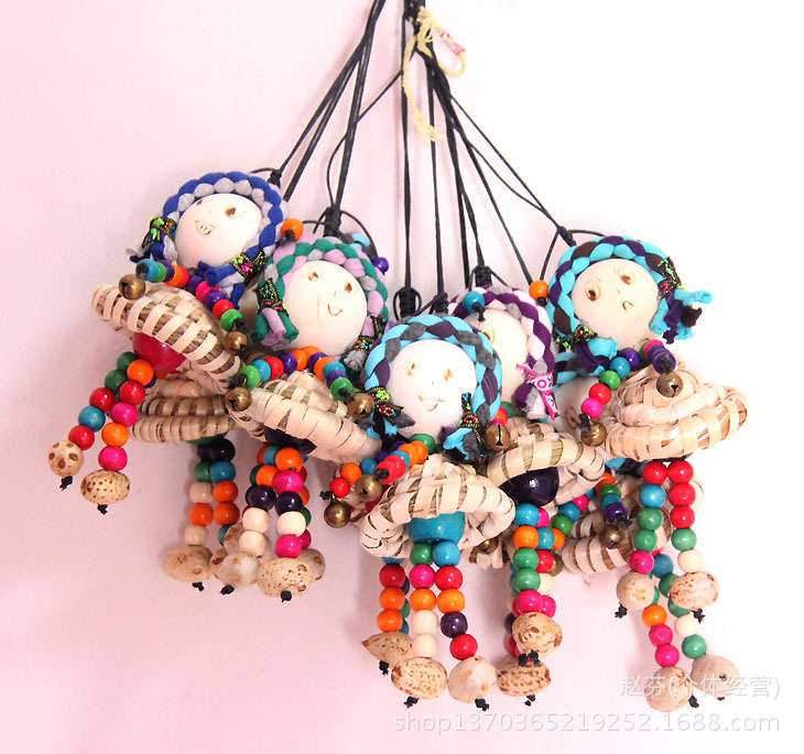 东巴穿裙木人挂件